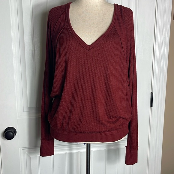 We The Free red burgundy Waffle Thermal Long Sleeve V-Neck Shirt Size M - Picture 1 of 11